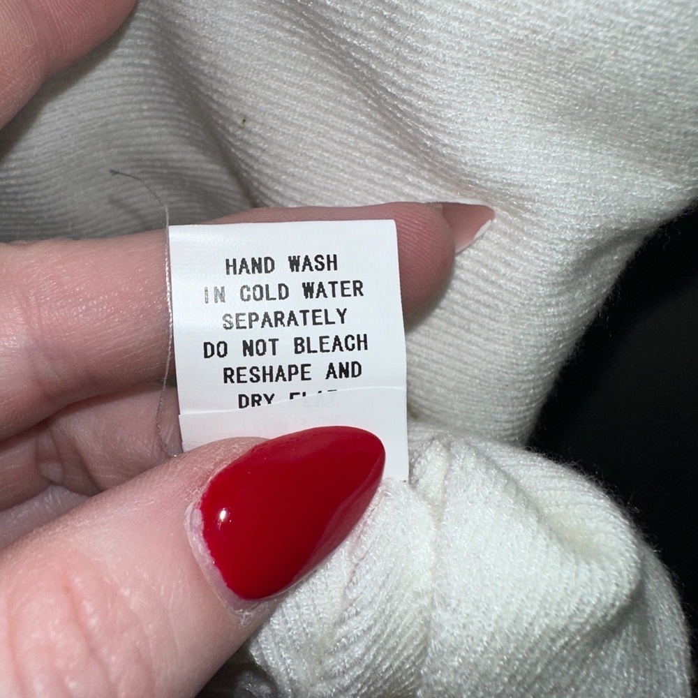 Elegant White Crew Neck Sweater - Picture 7 of 9